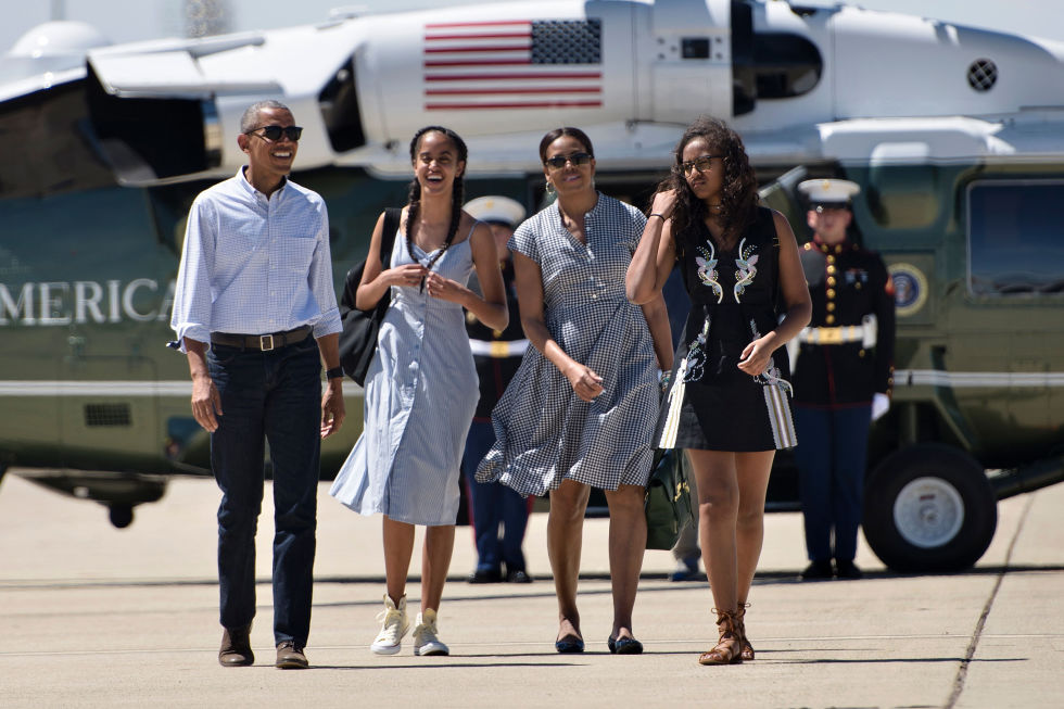 Moving to Air Force One, June 2016