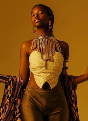 #HOTSHOTS: Lemony Serves An Epitome Of Ghanaian Beauty In Beautiful Kente Editorial